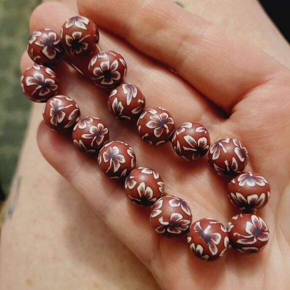 Hand painted wooden stretch Bracelet - Picture 5 of 5